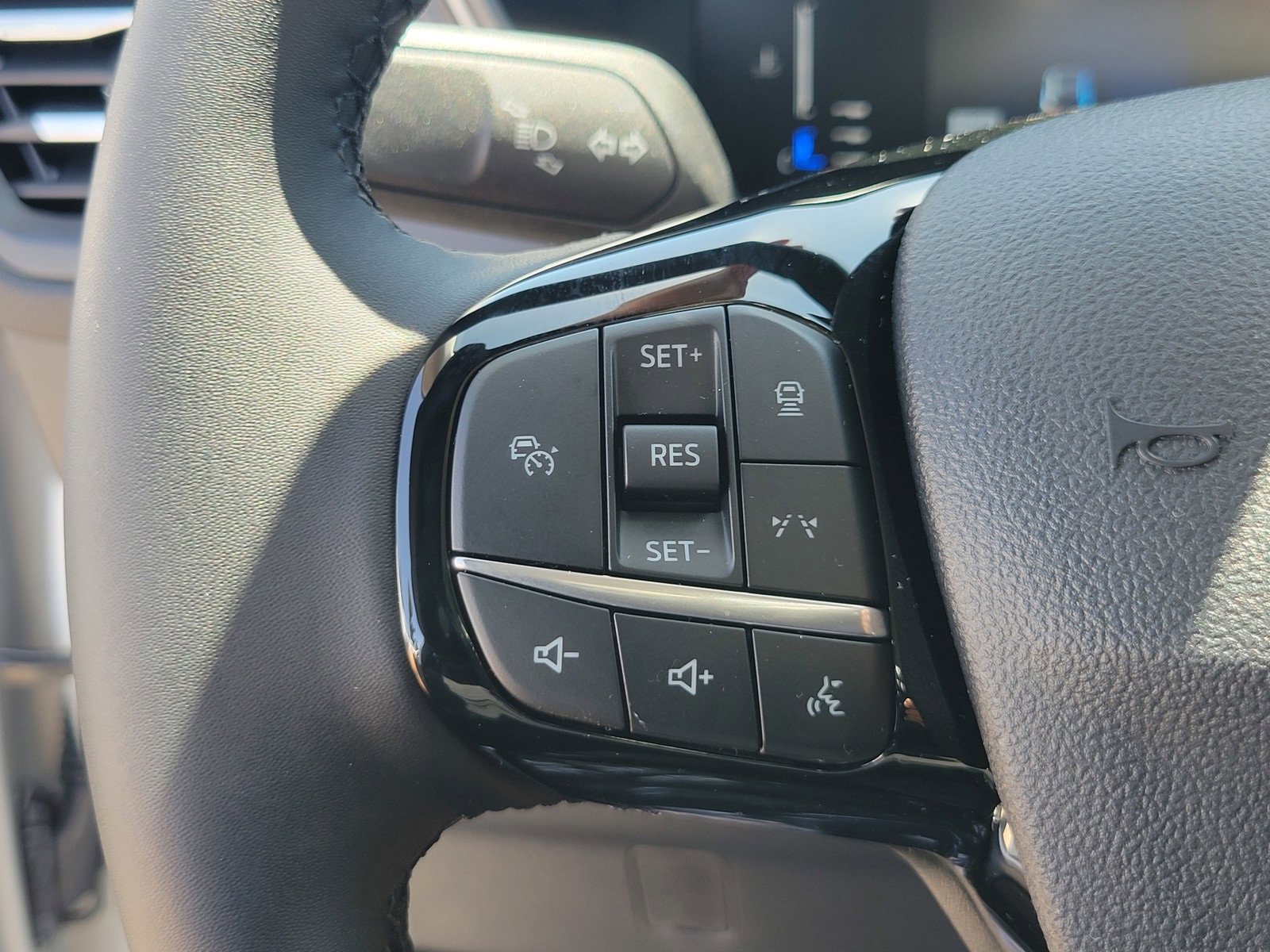 Used 2024 Ford Escape SE image 11