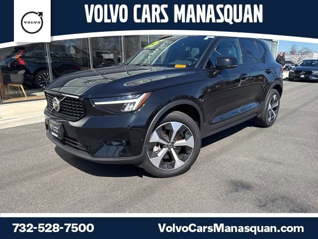 Certified 2025 Volvo XC40 B5 Plus image 1