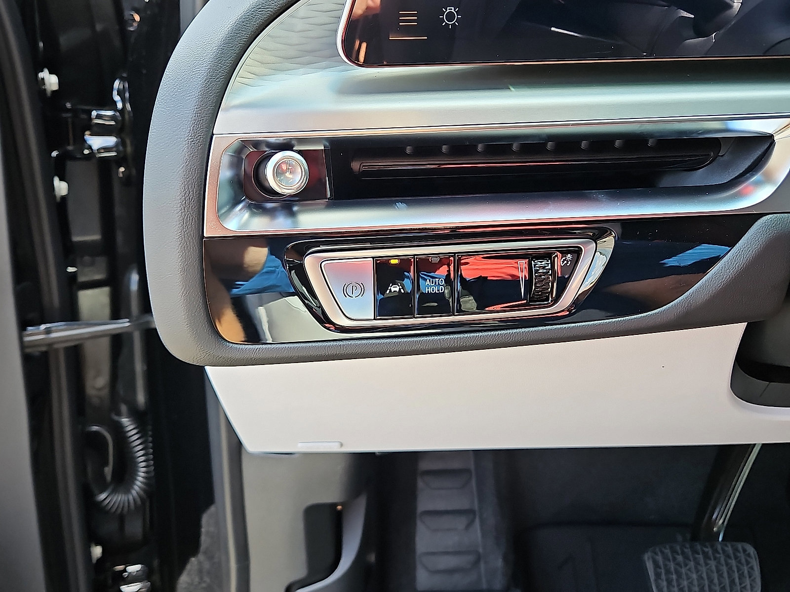 New 2026 Cadillac Lyriq Premium Sport w/ LPO, Floor Liner Package image 17