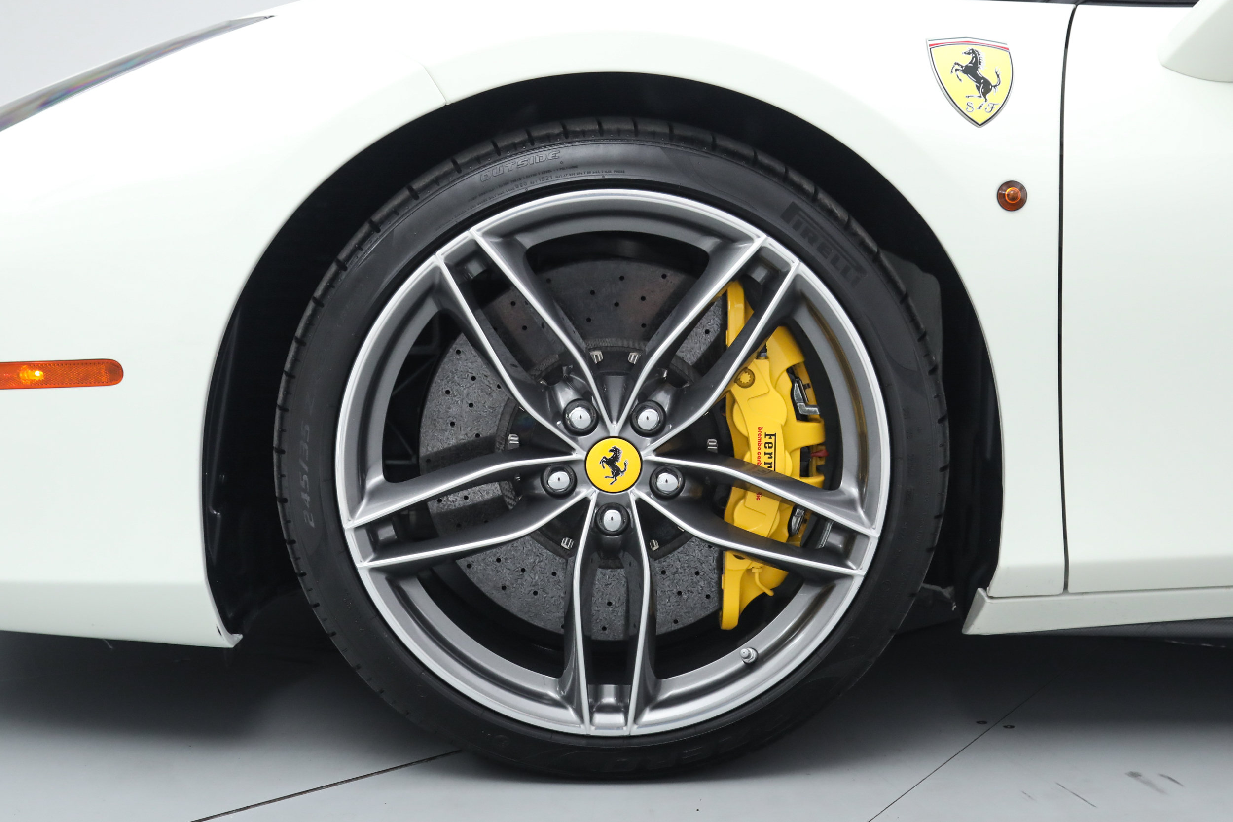 Used 2017 Ferrari 488 GTB RWD image 40