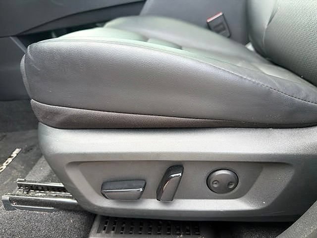 Used 2023 Nissan Rogue SV w/ SV Premium B Package FWD image 9