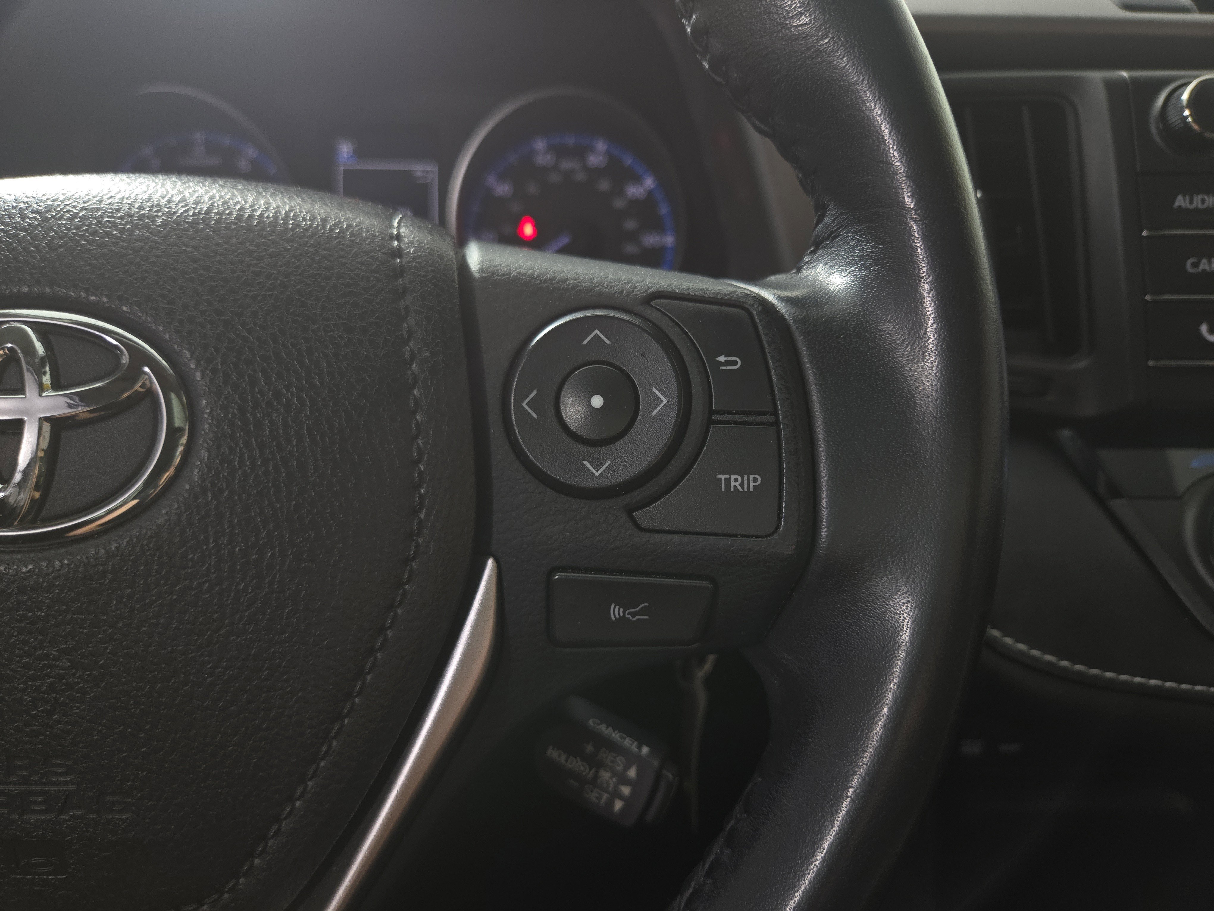 Used 2018 Toyota RAV4 XLE AWD/4WD image 15