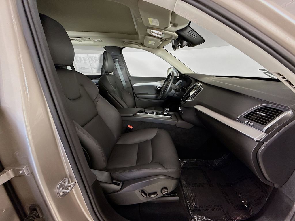 Certified 2025 Volvo XC90 B5 Core w/ Protection Package Premier image 30