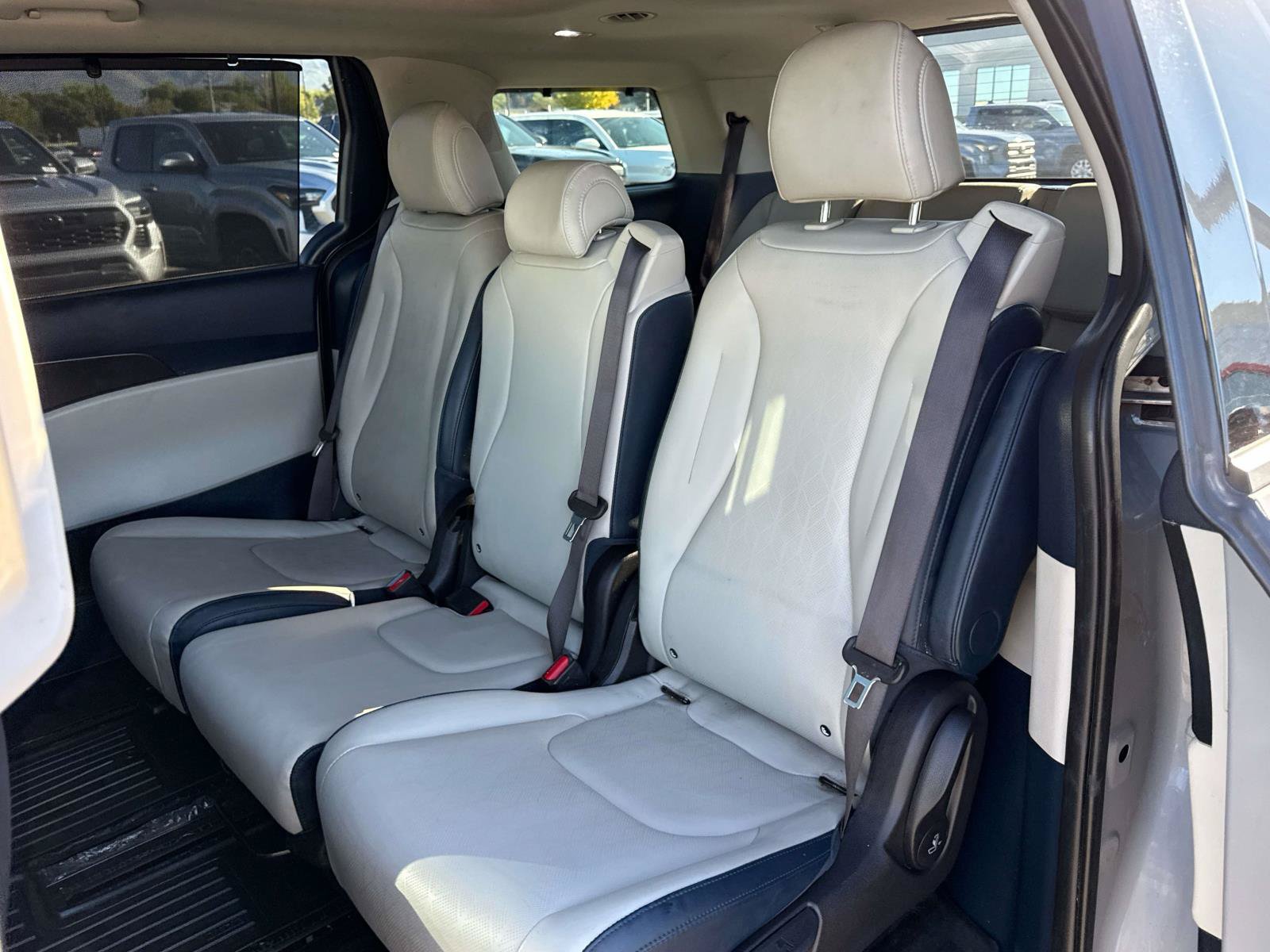 Used 2025 Kia Carnival SX w/ SX Dark Edition Package FWD image 13