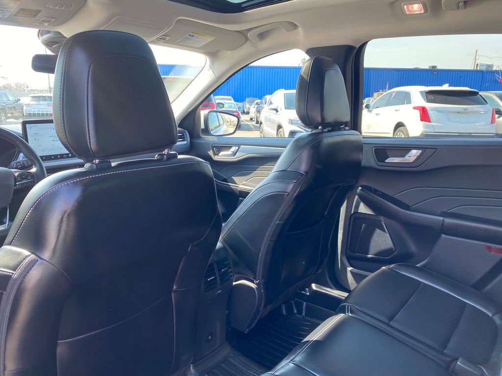 Used 2025 Ford Escape Platinum AWD/4WD image 15