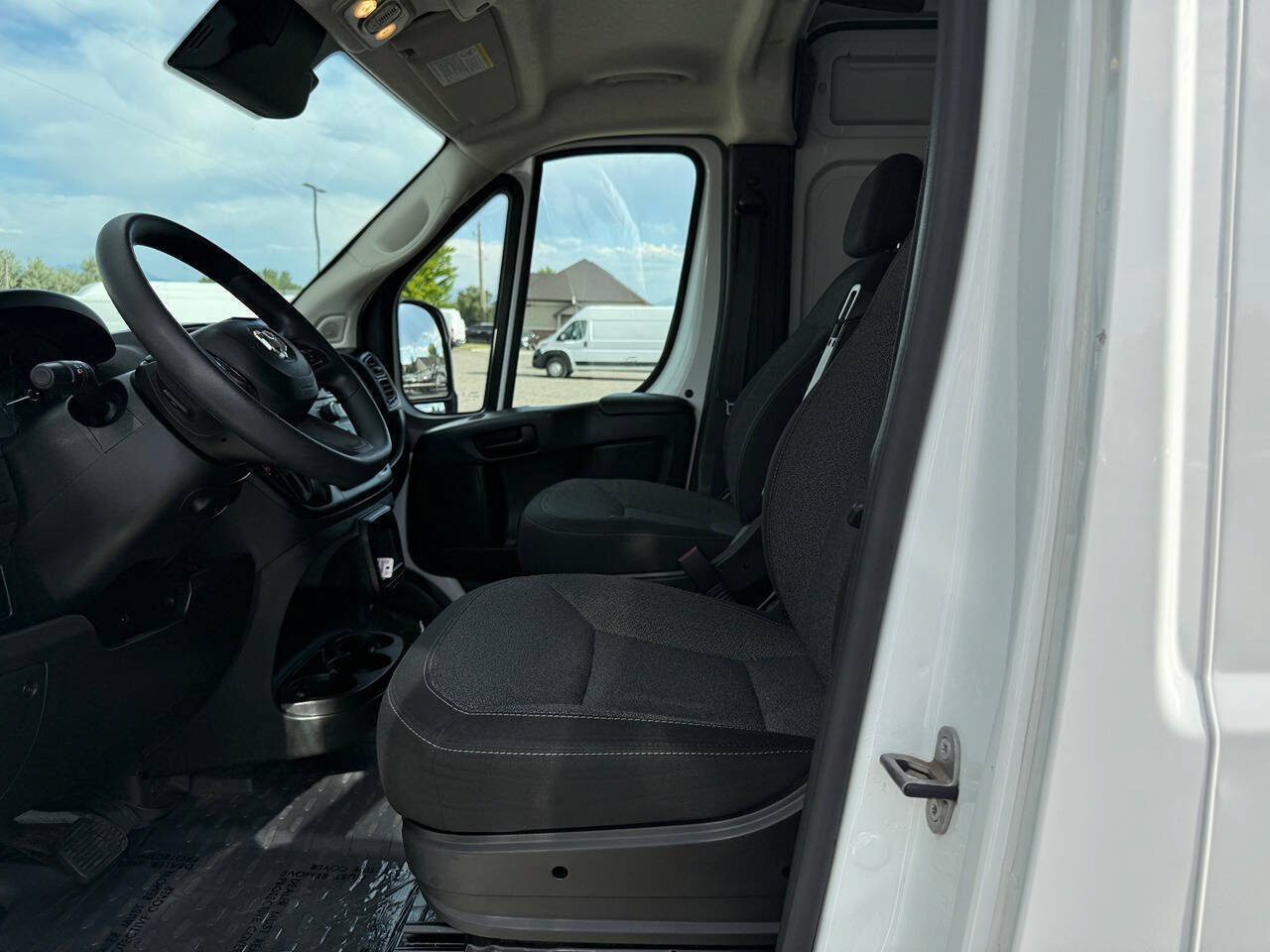 Used 2025 RAM ProMaster 2500 w/ Convenience Group FWD image 16