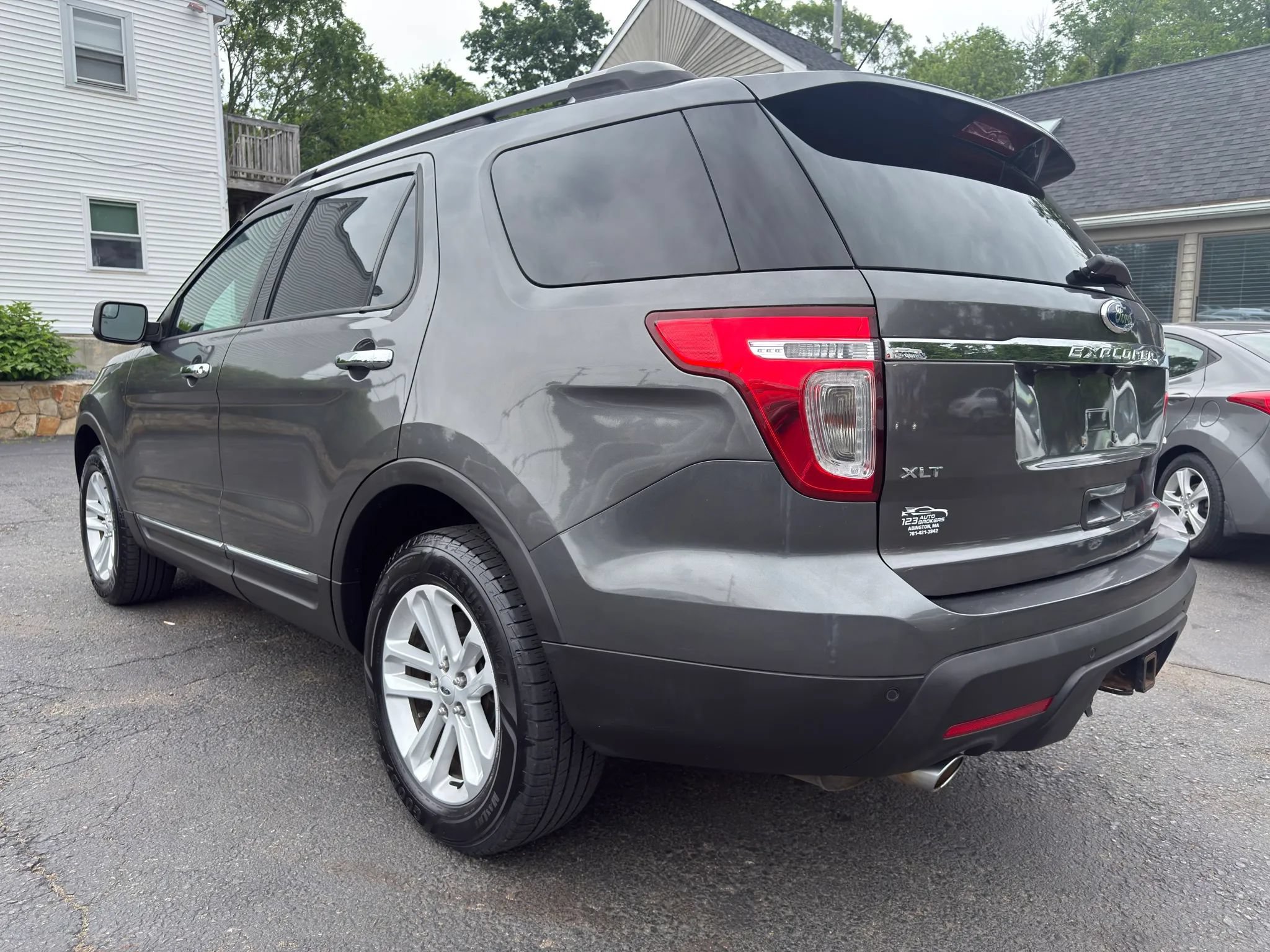 Used 2015 Ford Explorer XLT w/ Equipment Group 202A AWD/4WD image 5