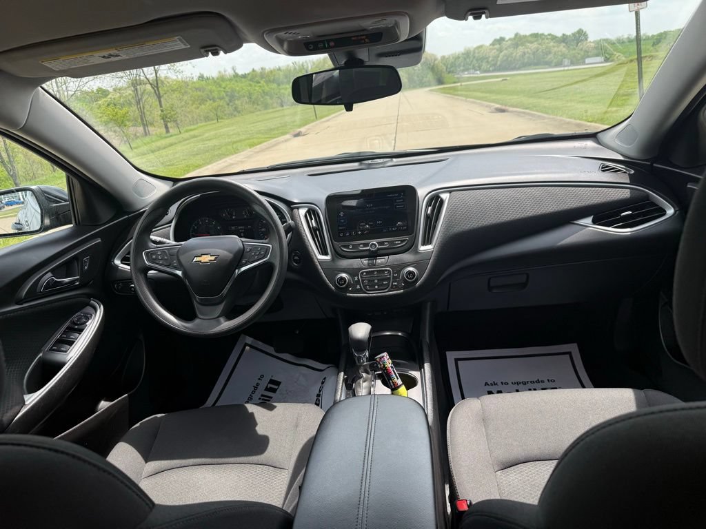 Used 2025 Chevrolet Malibu LT FWD image 18