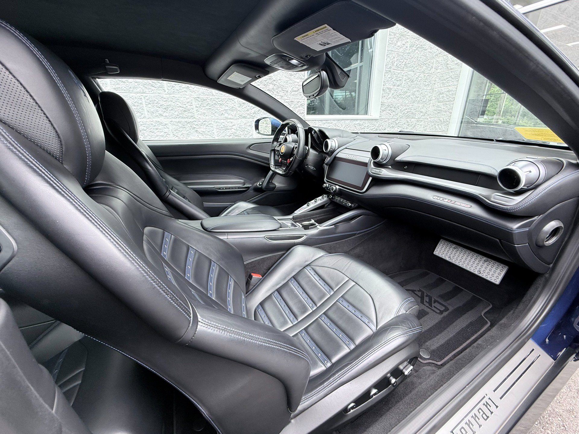 Used 2019 Ferrari GTC4Lusso AWD/4WD image 28