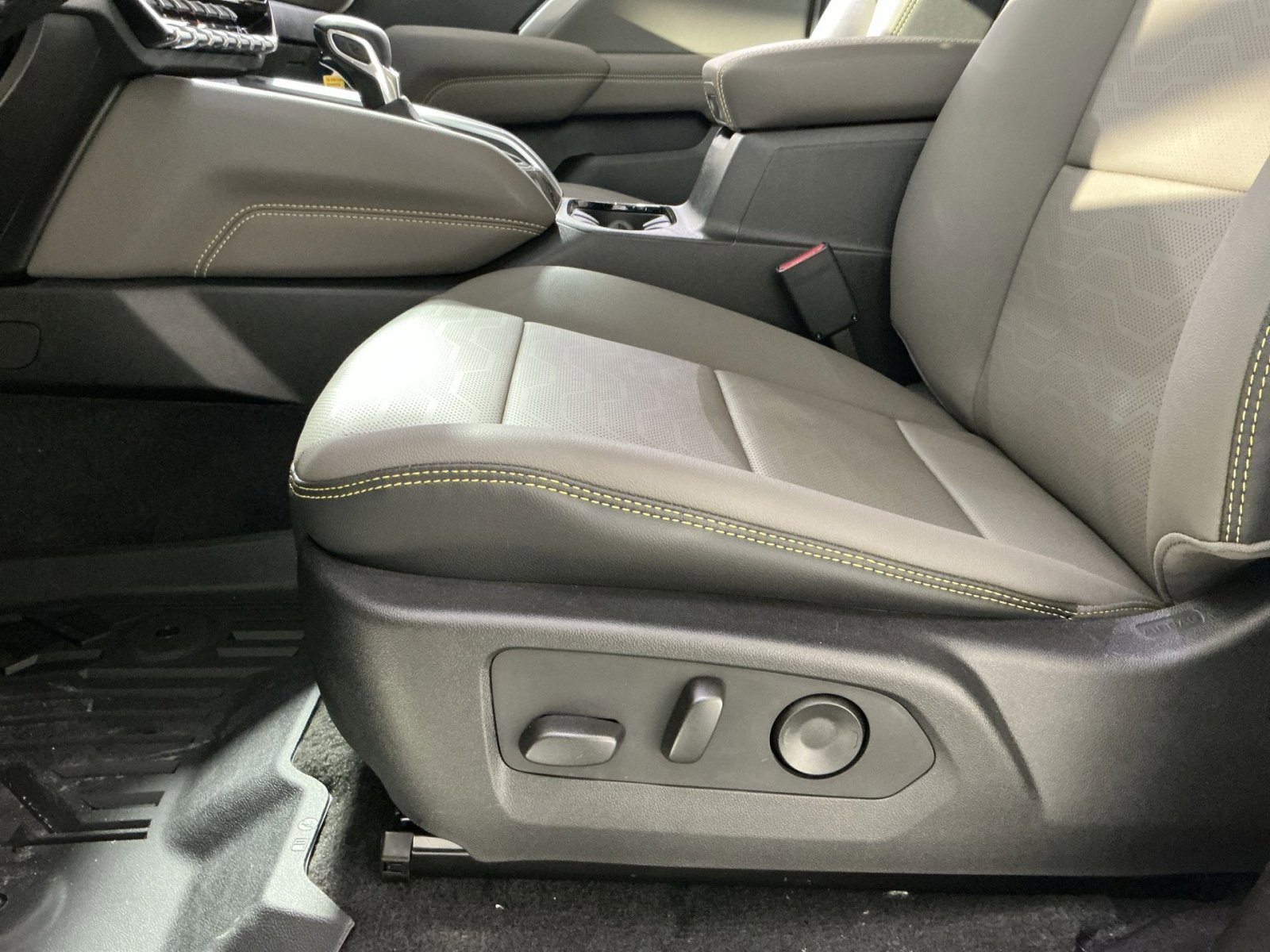 New 2026 Chevrolet Colorado ZR2 w/ Technology Package image 22