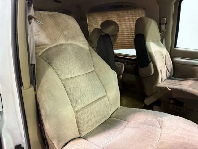 Used 2002 Chevrolet Express 1500 w/ LS Preferred Equipment Group RWD image 17