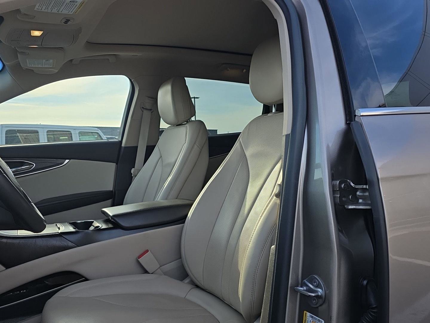 Used 2020 Lincoln Nautilus Reserve image 27