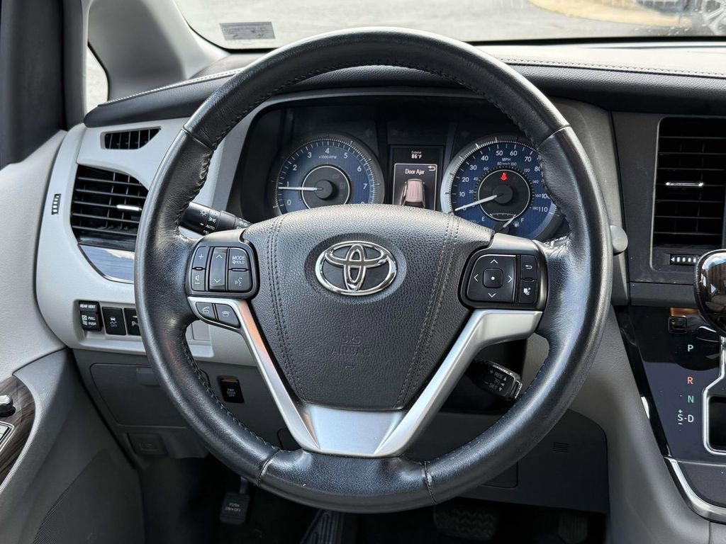 Used 2016 Toyota Sienna XLE w/ XLE Navigation Package image 9