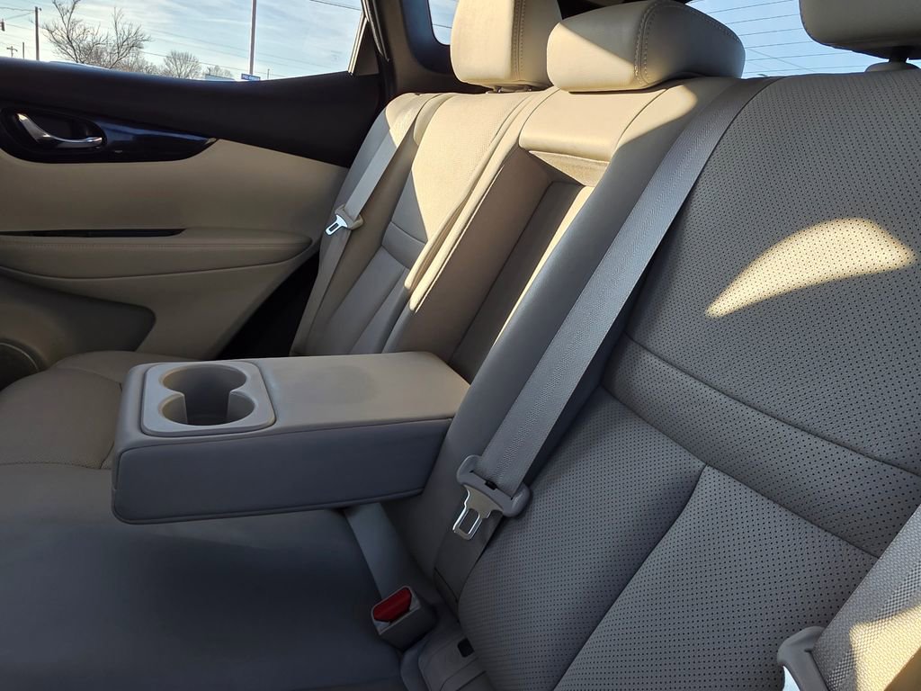 Used 2018 Nissan Rogue Sport SL image 32