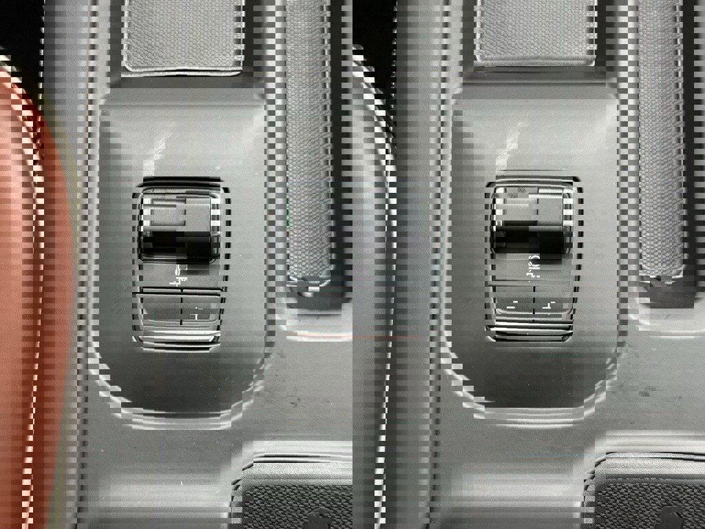 Used 2025 GMC Sierra 2500 Denali Ultimate image 34