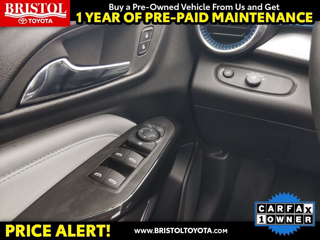Used 2025 Chevrolet Trax LT w/ LT Convenience Package FWD image 20