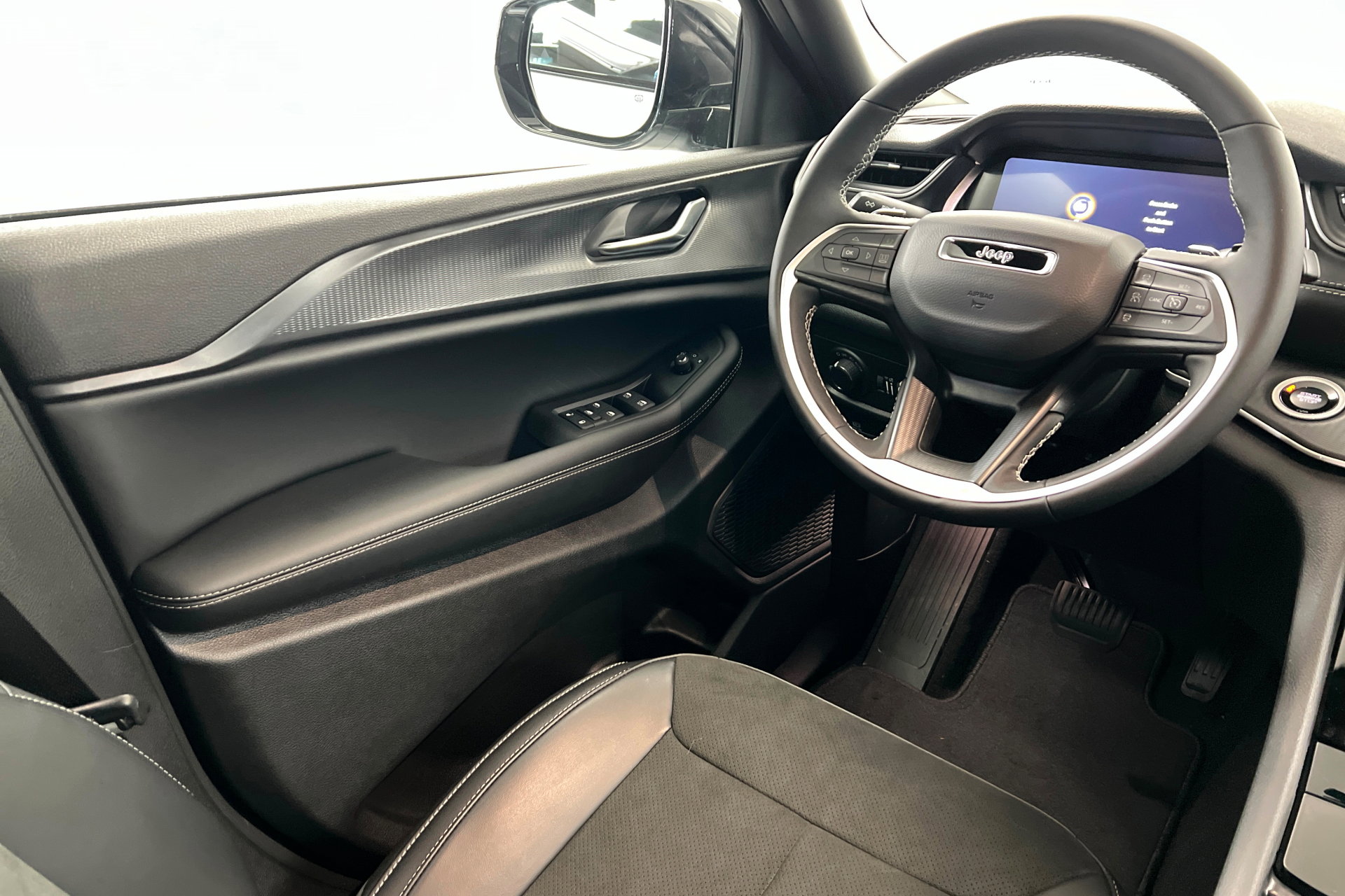 New 2025 Jeep Grand Cherokee 4WD image 11