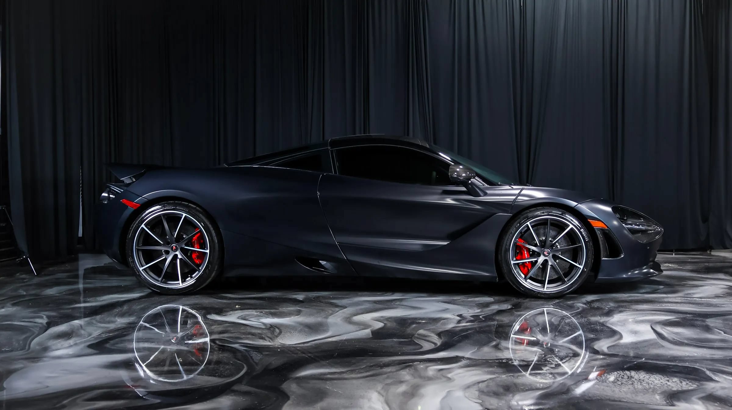Used 2018 McLaren 720S RWD image 5