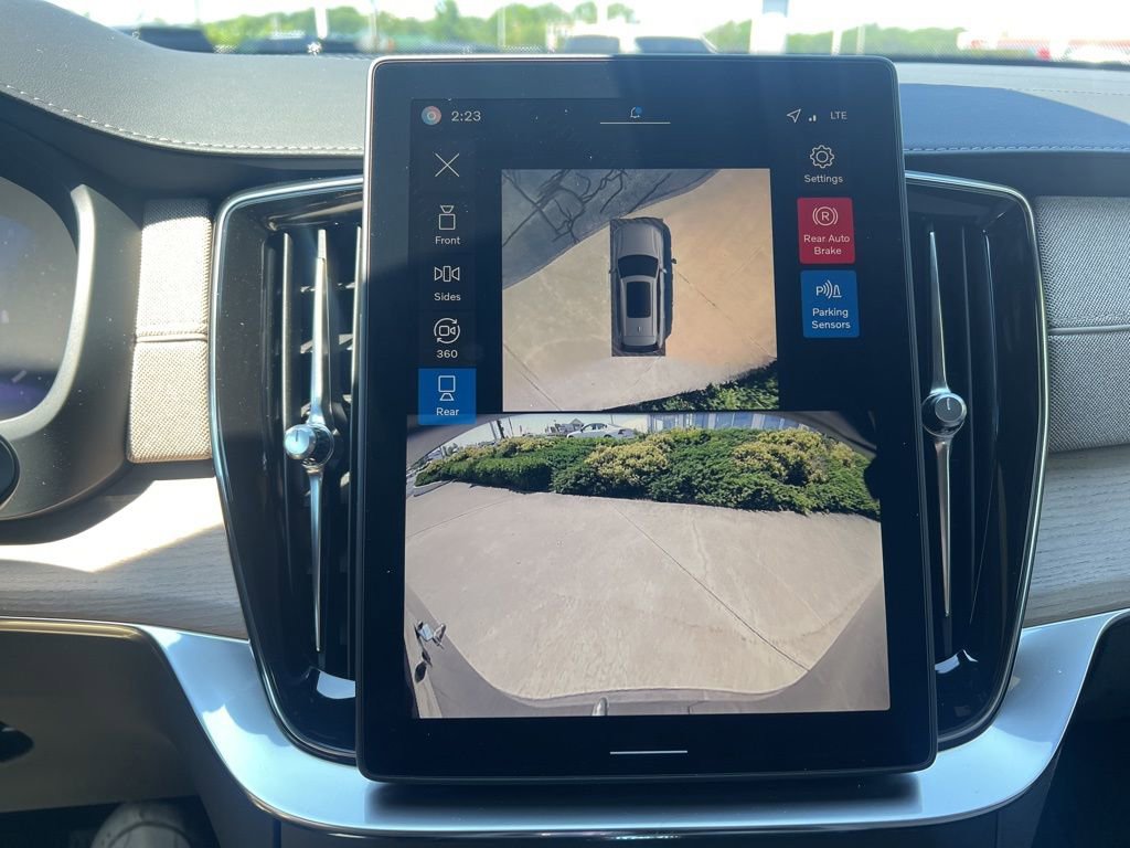 New 2026 Volvo XC90 B6 Plus w/ Protection Package Premier image 23