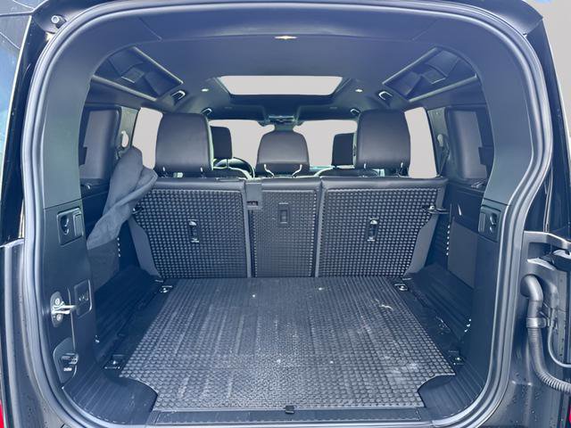 Certified 2024 Land Rover Defender 110 X-Dynamic SE image 33
