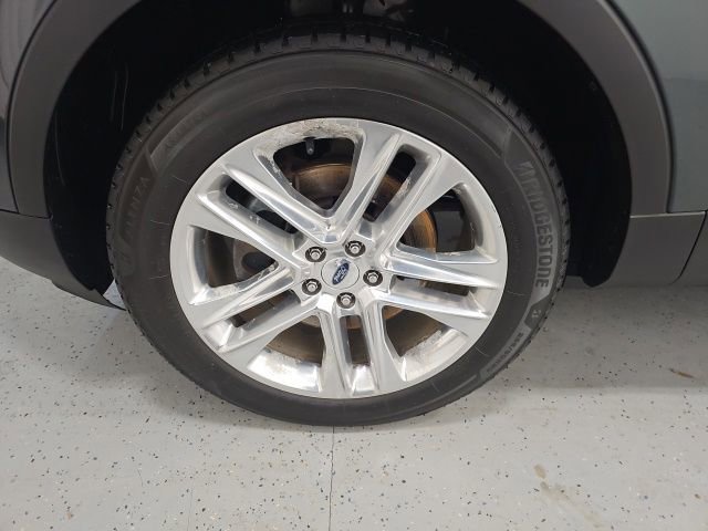 Used 2016 Ford Explorer XLT w/ Equipment Group 202A image 9