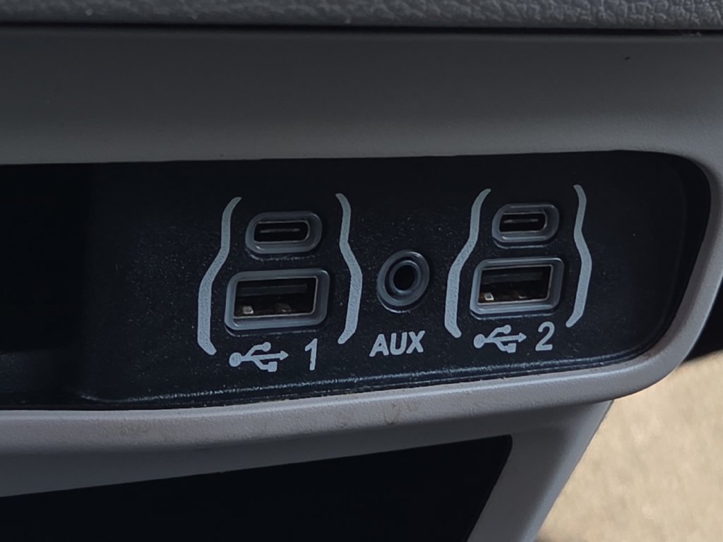 Used 2023 Chrysler Pacifica Touring-L FWD image 16