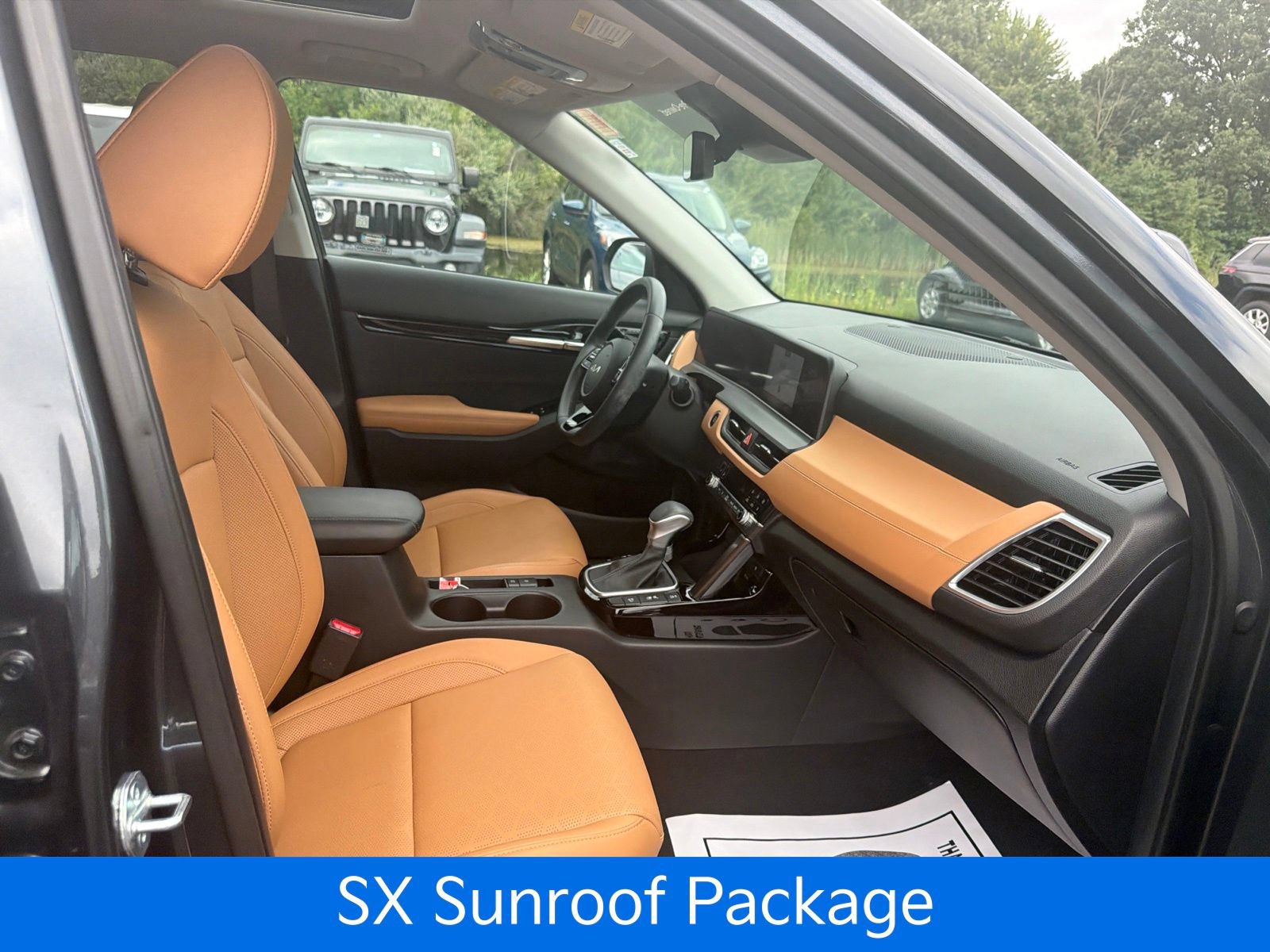 Certified 2024 Kia Seltos SX w/ SX Sunroof Package AWD/4WD image 24