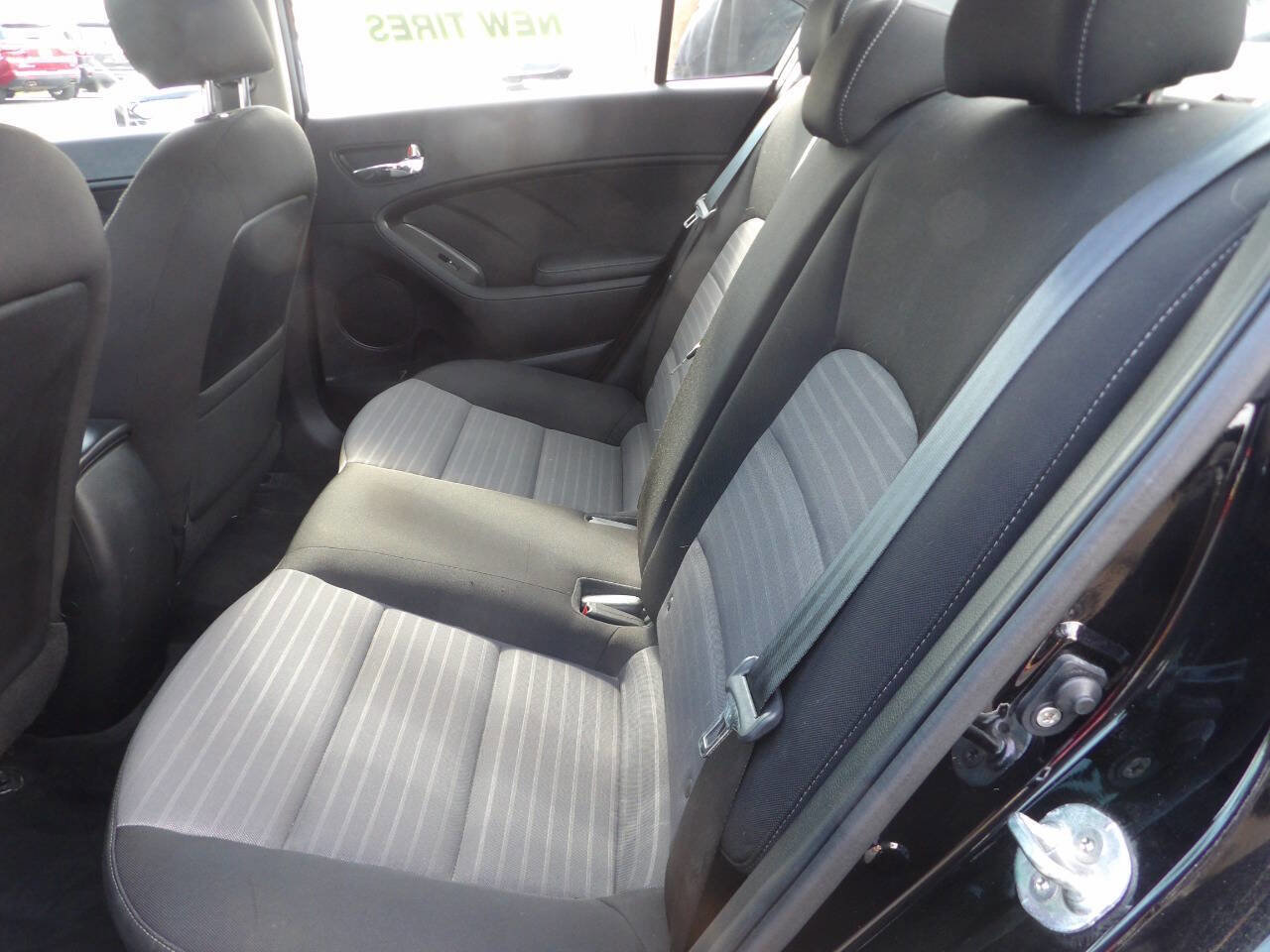 Used 2017 Kia Forte S FWD image 7