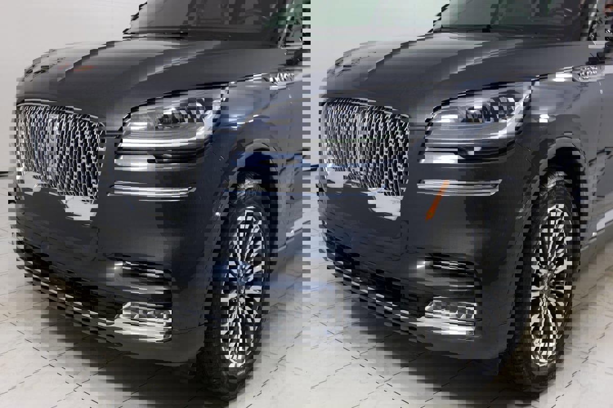 Used 2021 Lincoln Aviator Reserve w/ Class IV Trailer Tow Package image 46