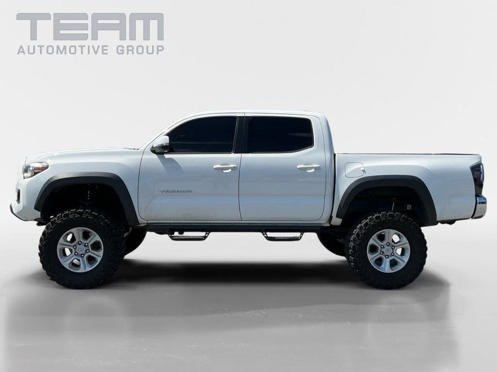 Used 2018 Toyota Tacoma TRD Off-Road AWD/4WD image 4