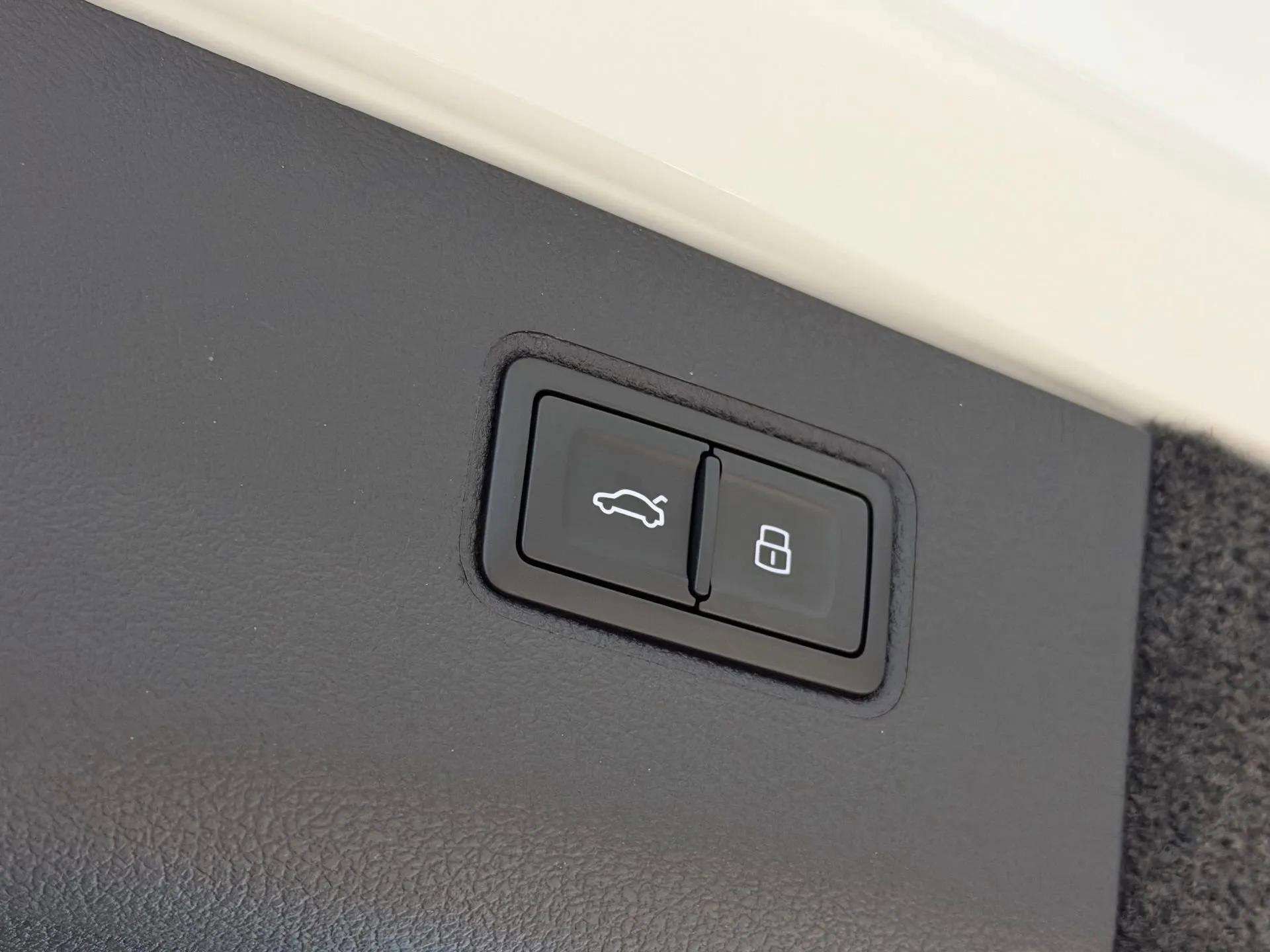 New 2025 Bentley Bentayga image 41