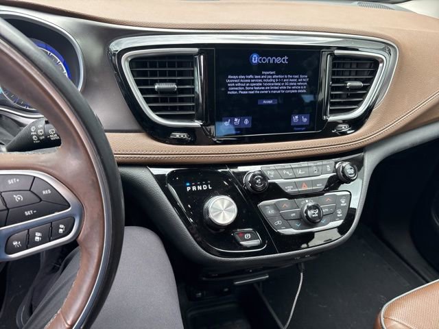 Used 2017 Chrysler Pacifica Limited FWD image 17