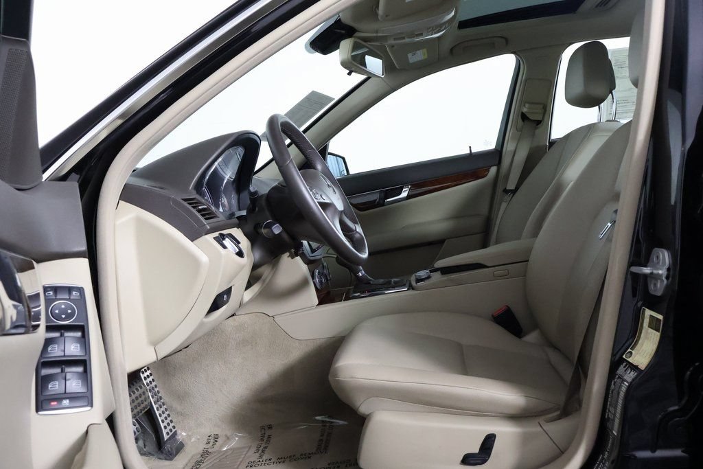 Used 2011 Mercedes-Benz C 300 Sedan image 10