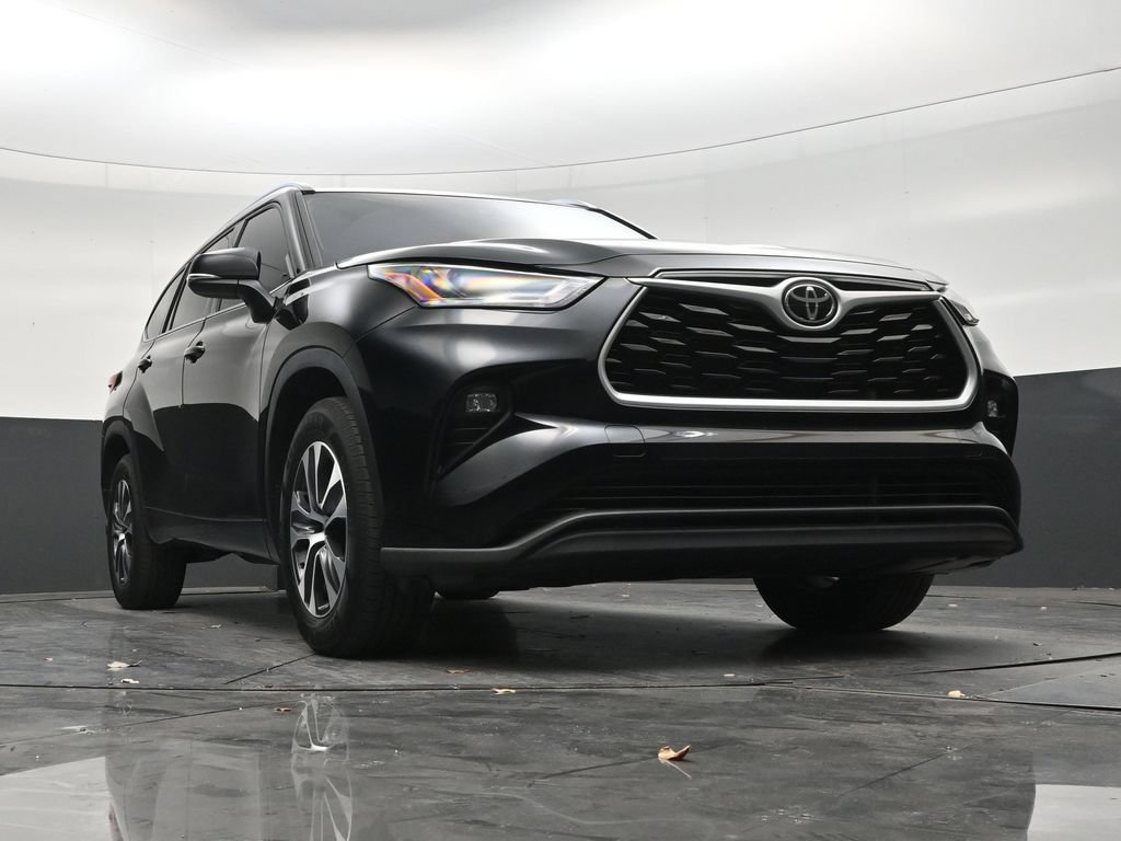 Used 2021 Toyota Highlander XLE FWD image 26