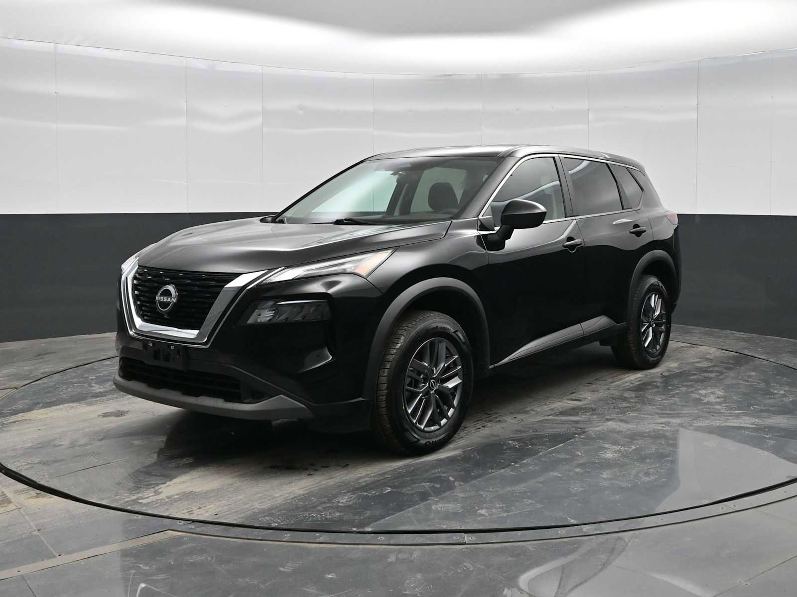 Used 2023 Nissan Rogue S image 4