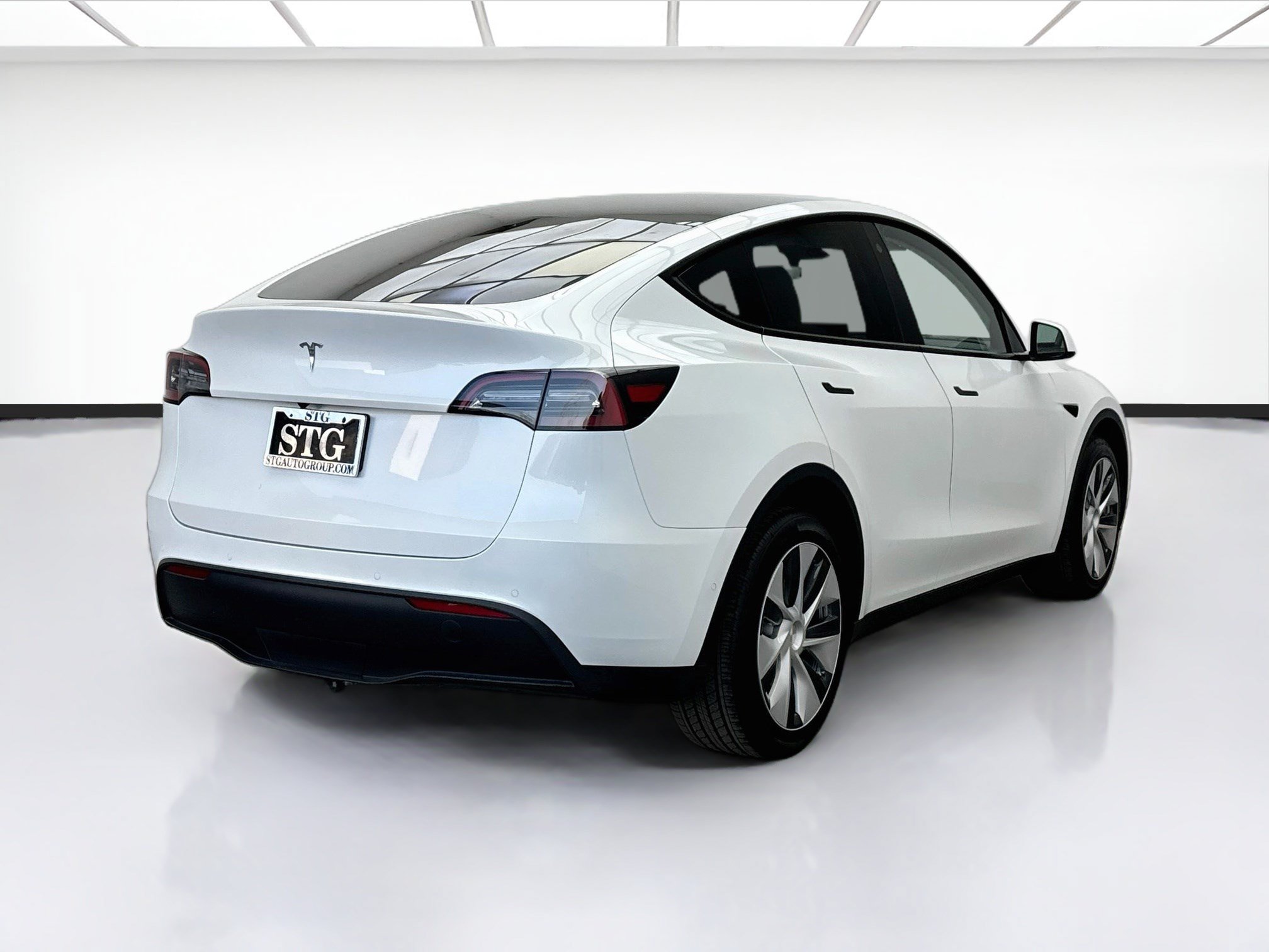 Used 2022 Tesla Model Y Long Range AWD/4WD image 4