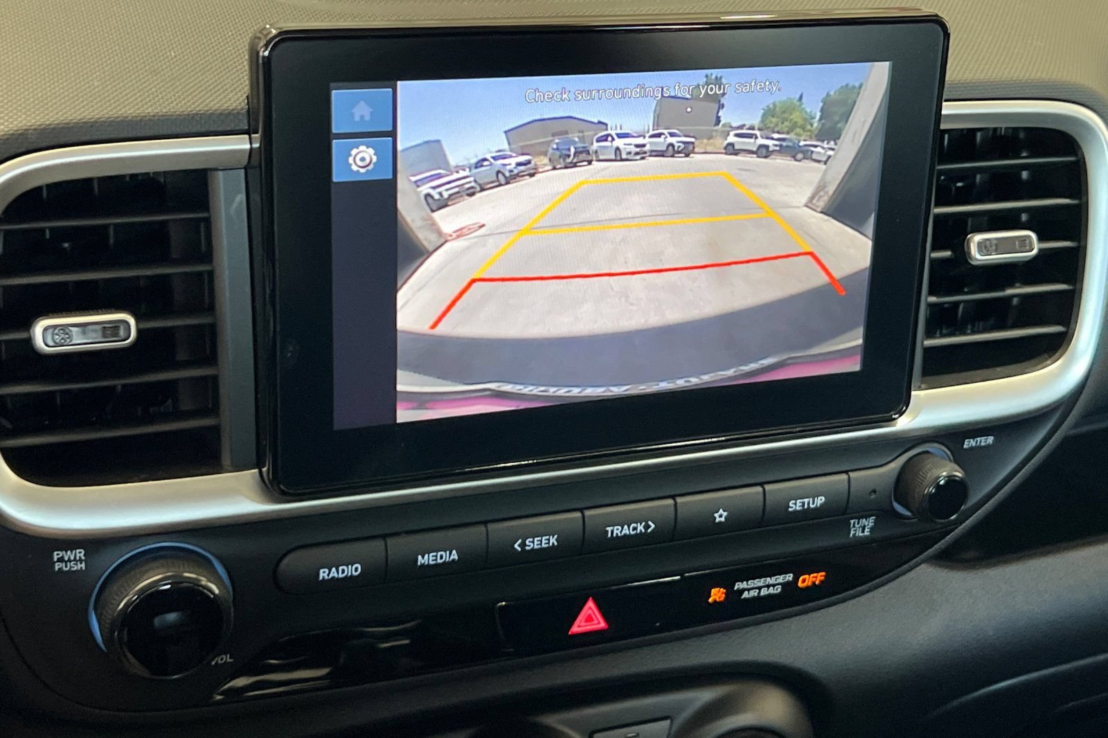 Used 2025 Hyundai Venue SEL FWD image 25