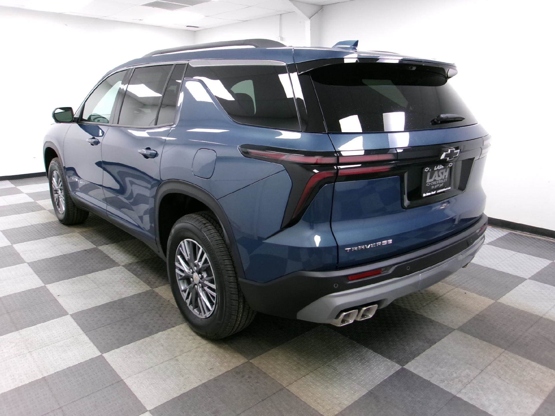 New 2026 Chevrolet Traverse LT image 2