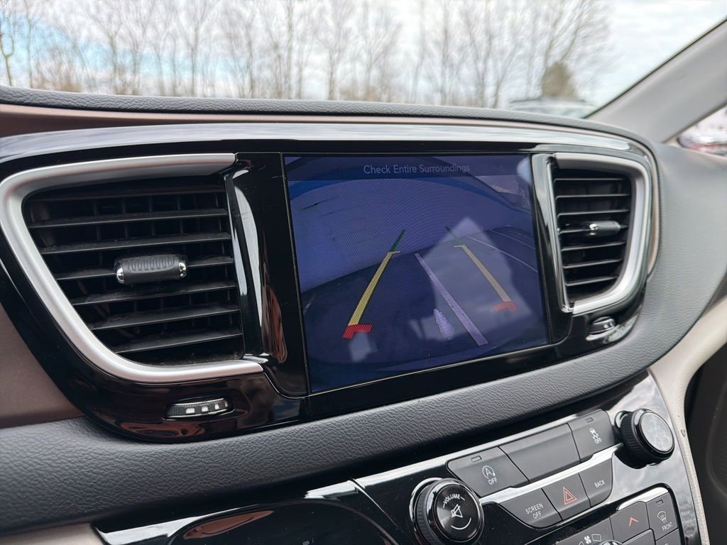 Used 2017 Chrysler Pacifica Touring image 31