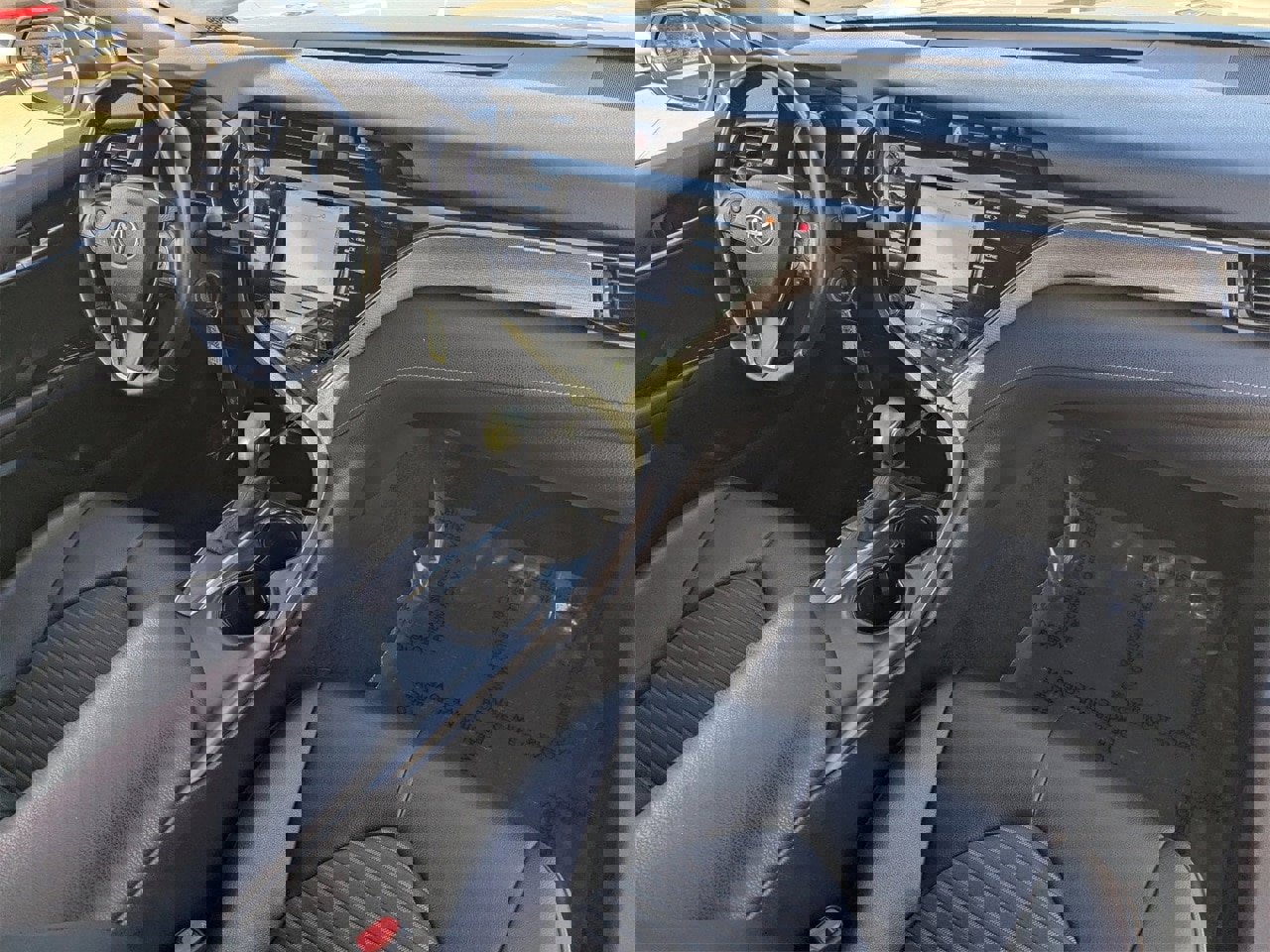 Used 2020 Toyota Camry image 10