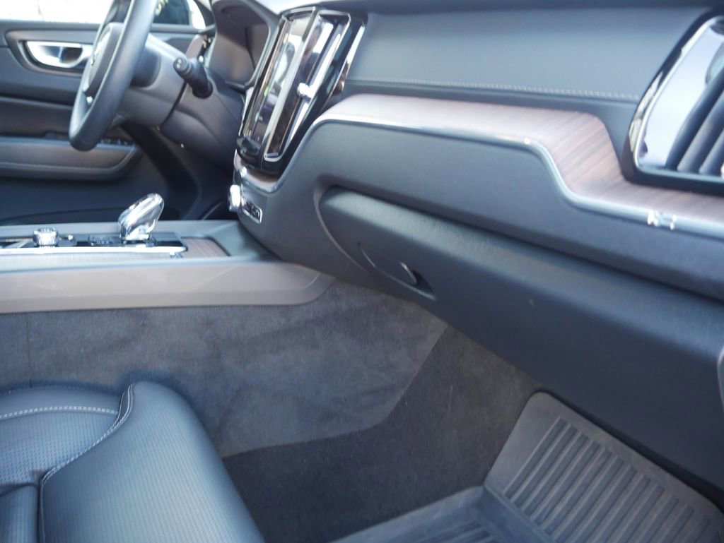 Used 2023 Volvo XC60 T8 Ultimate w/ Climate Package image 30
