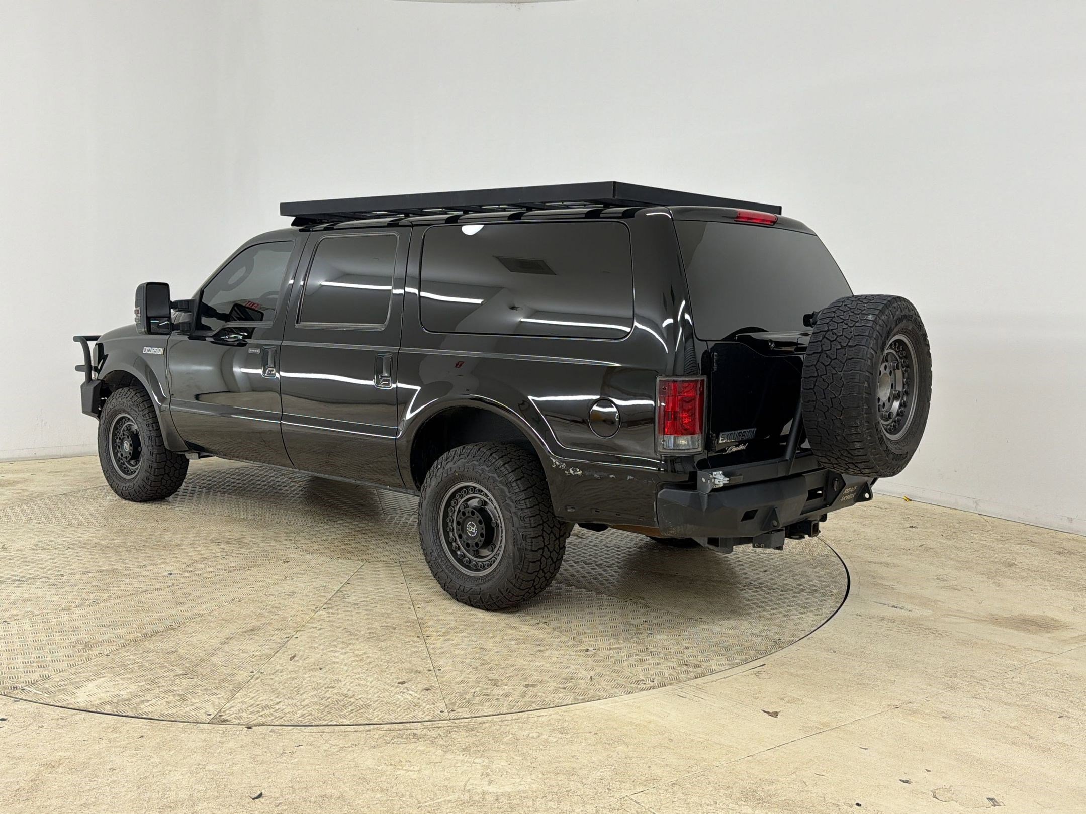Used 2004 Ford Excursion Limited image 3