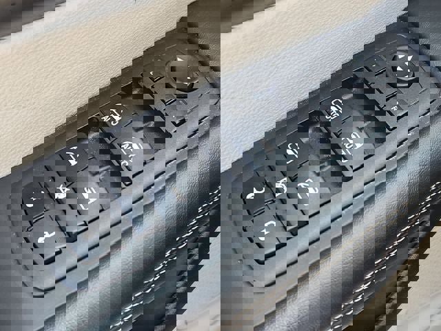 Used 2024 Chrysler Pacifica Touring-L image 24