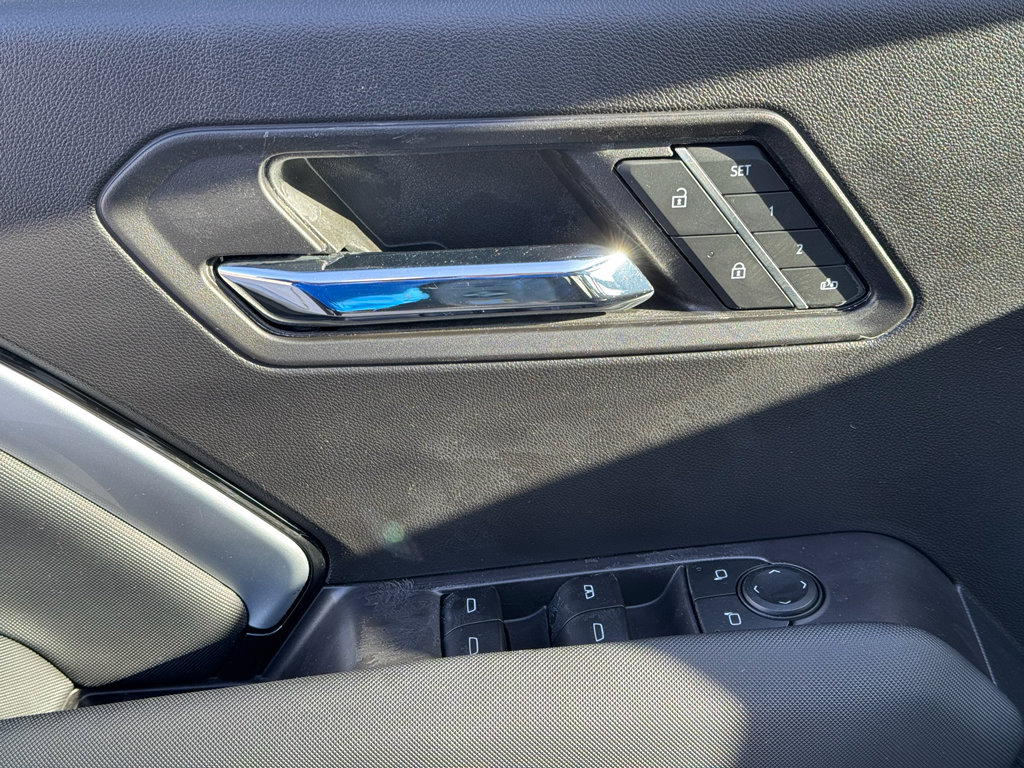 Used 2023 Chevrolet Colorado Z71 w/ Z71 Convenience Package 2 image 14