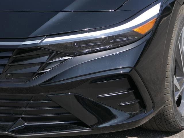 New 2025 Hyundai Elantra Limited image 9