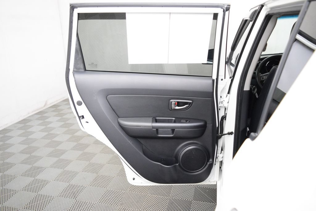 Used 2011 Kia Soul + FWD image 11