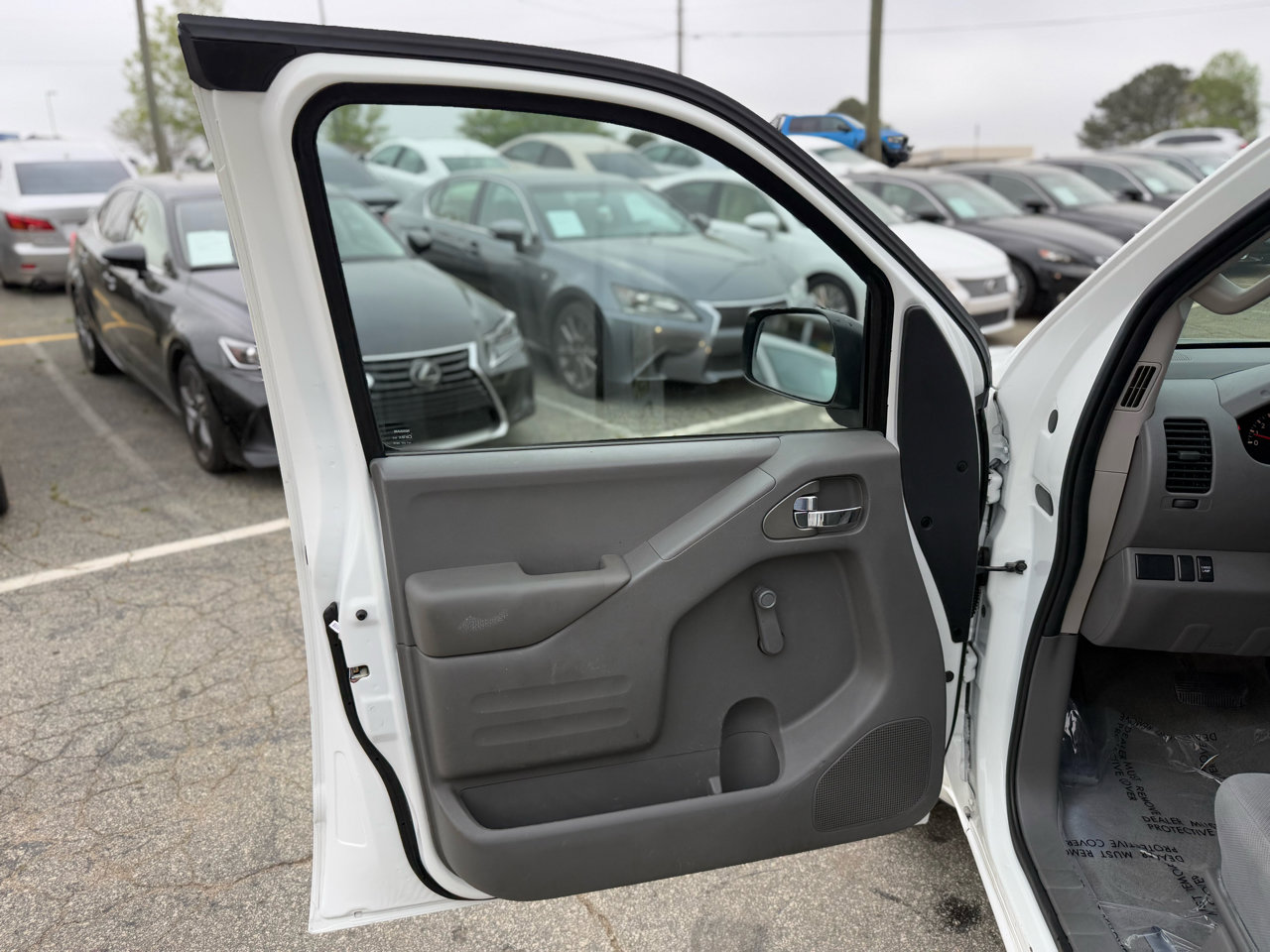 Used 2016 Nissan Frontier S image 10