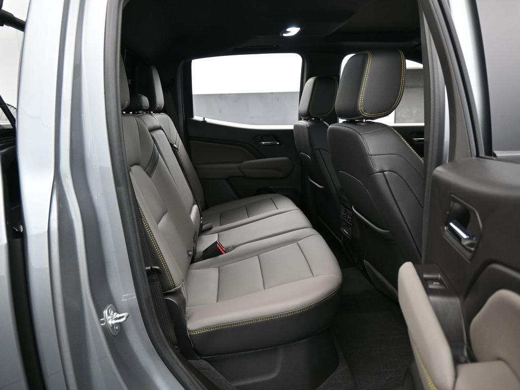 Used 2025 Chevrolet Colorado ZR2 w/ Technology Package AWD/4WD image 44