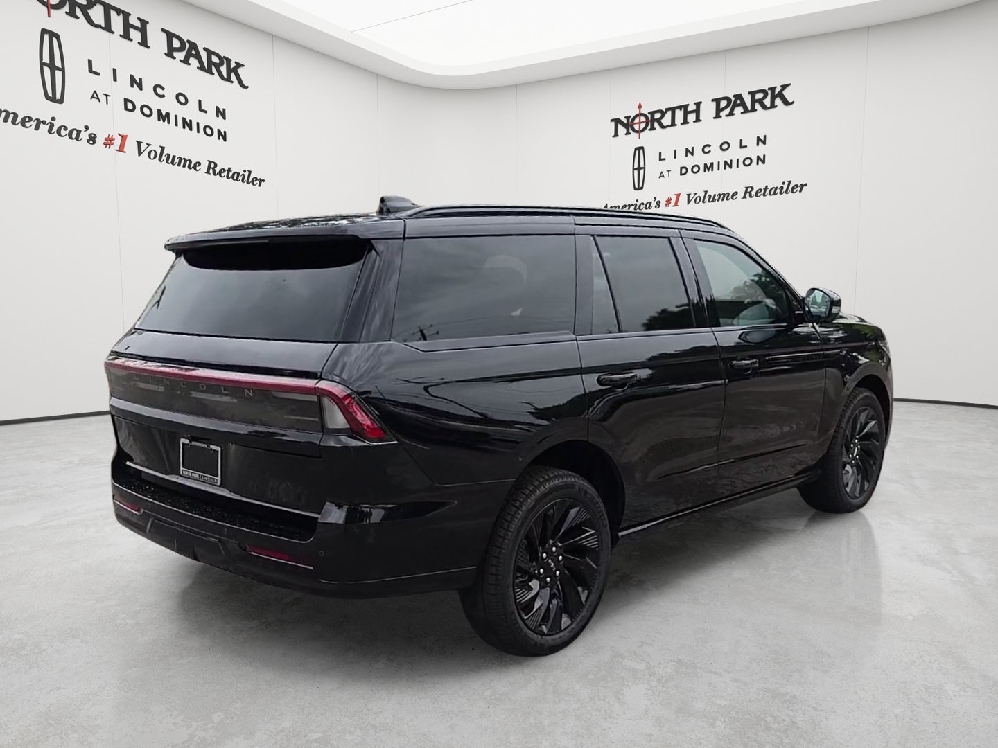 New 2026 Lincoln Navigator Reserve w/ Jet Appearance Package AWD/4WD image 5