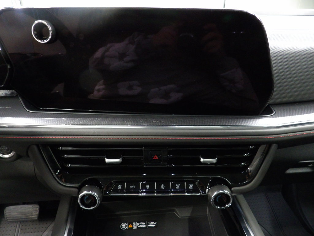 Used 2026 Chevrolet Suburban RST w/ Comfort Package AWD/4WD image 59